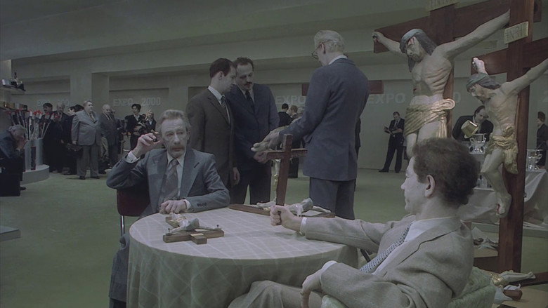 кадр из фильма Песни со второго этажа