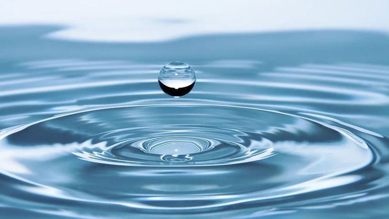 кадр из фильма Main basse sur l'eau