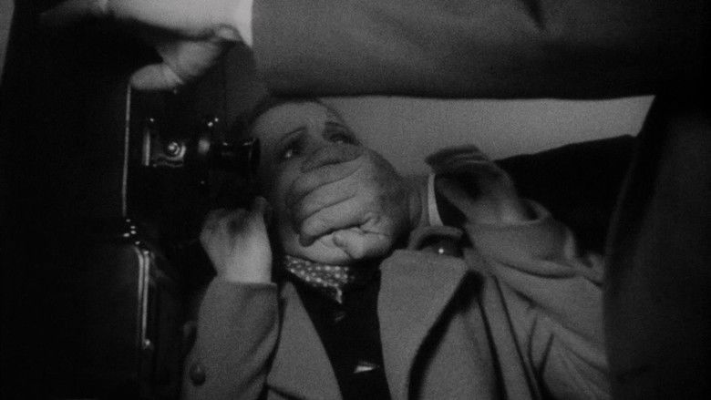 кадр из фильма Весь город говорит