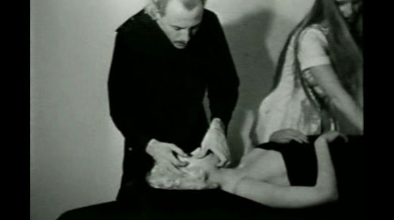 кадр из фильма Mondo Trasho