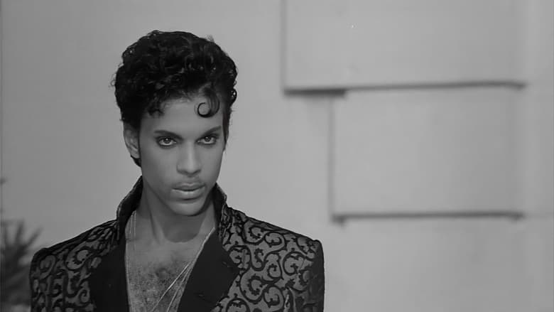 кадр из фильма Под вишневой луной