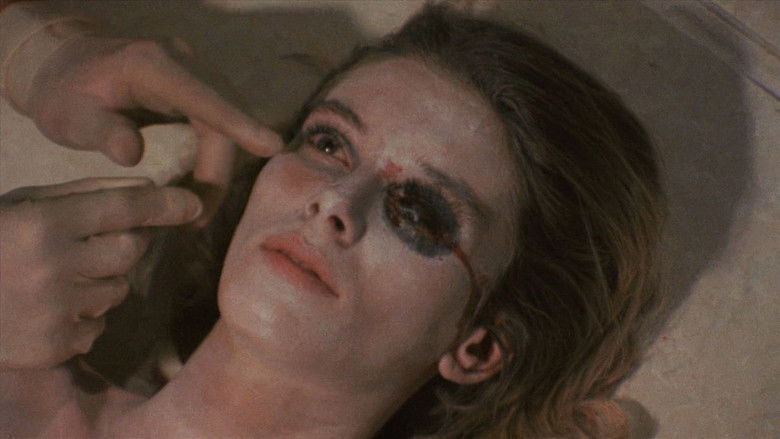 кадр из фильма За пределами тьмы