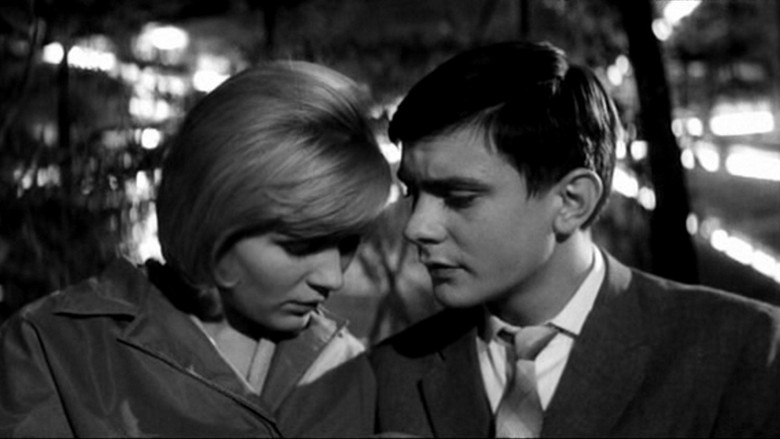 кадр из фильма Я шагаю по Москве