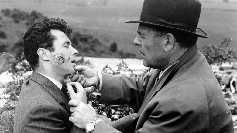 кадр из фильма Куотермасс 2