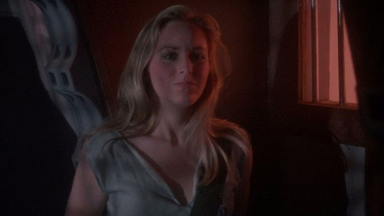 кадр из фильма Тюремный корабль