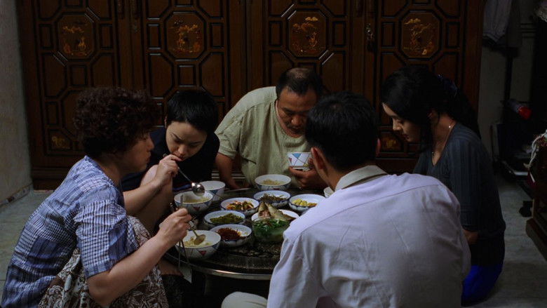 кадр из фильма Отель «Птичья клетка»