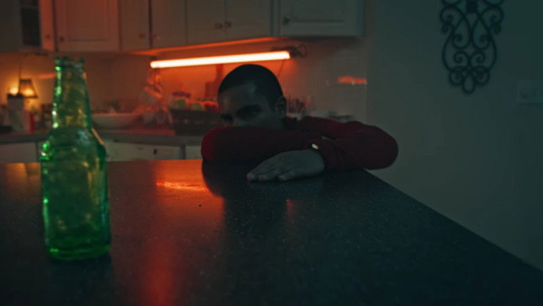 кадр из фильма When the Pizza Delivery Guy Walks in on a Robbery