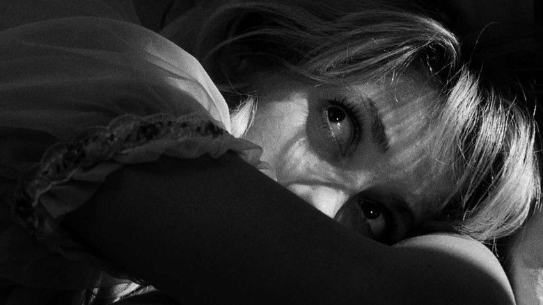 кадр из фильма Отвращение