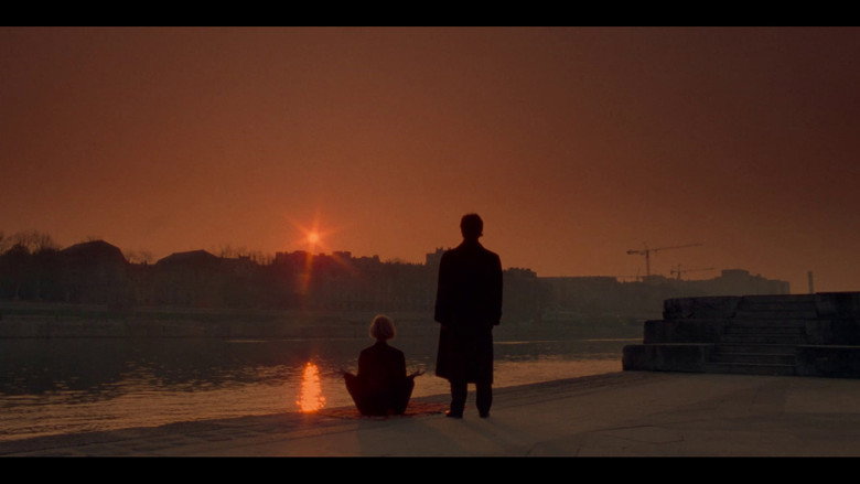 кадр из фильма La Crise