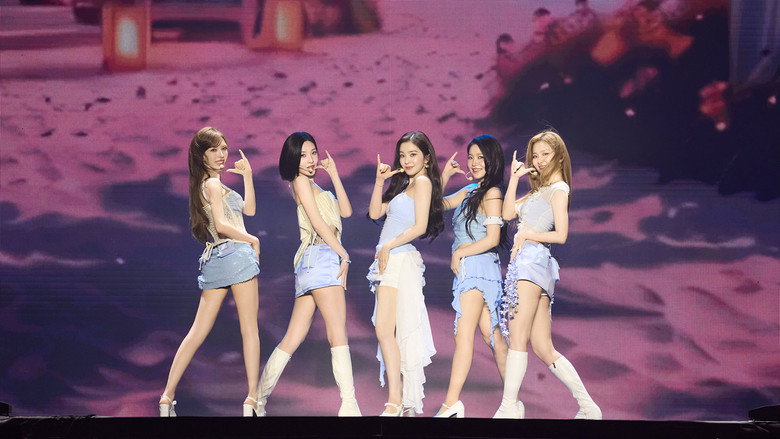 кадр из фильма Red Velvet Fan Concert [A Day in Red & Velvet]