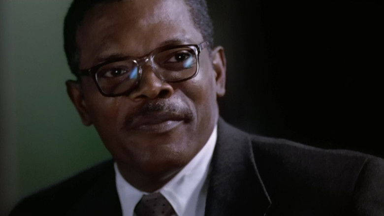 кадр из фильма В чужом ряду