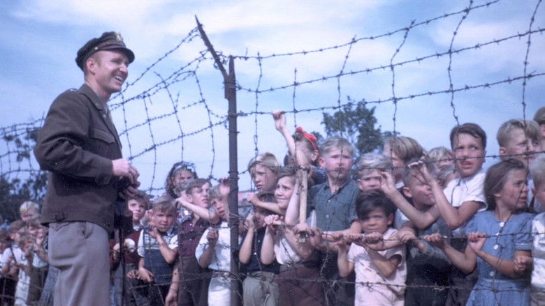 кадр из фильма The Candy Bomber