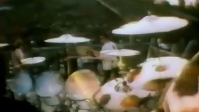 кадр из фильма Битлз и их дети