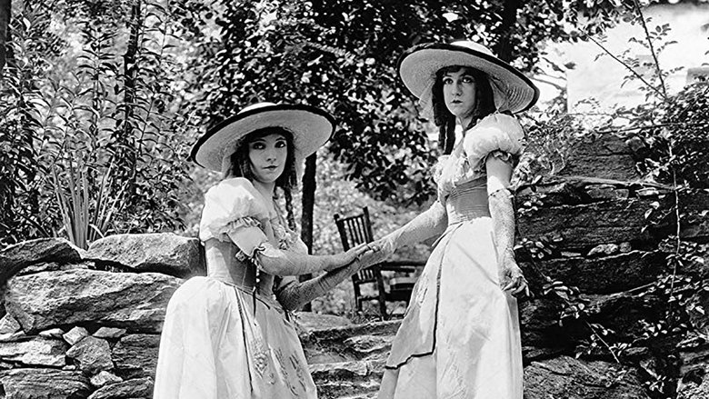 кадр из фильма Сиротки бури