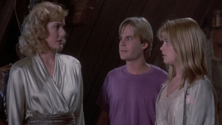 кадр из фильма Цветы на чердаке