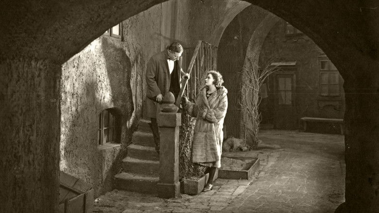 кадр из фильма Безрадостный переулок