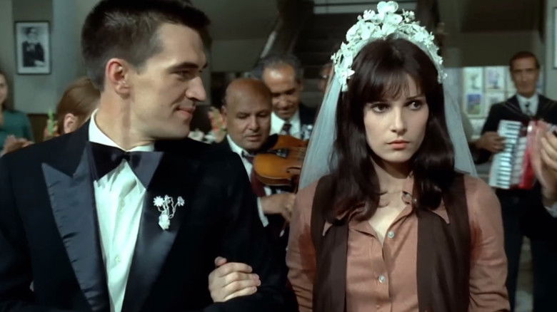 кадр из фильма Ilustrate cu flori de câmp