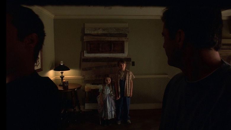 кадр из фильма Знаки