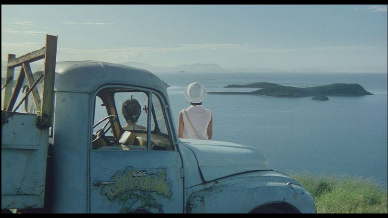 кадр из фильма 天国にいちばん近い島