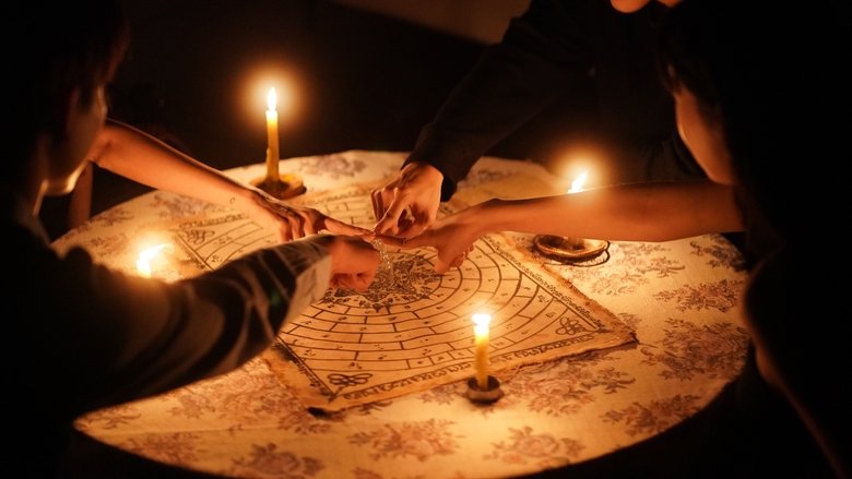 кадр из фильма มึงนอน มึงตาย