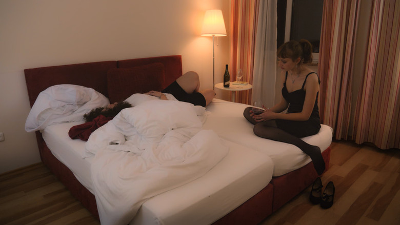 кадр из фильма NÄHE