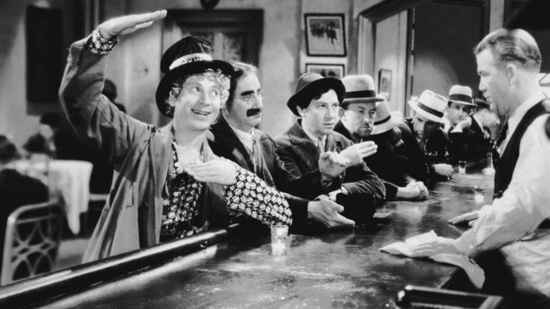 кадр из фильма Лошадиные перья