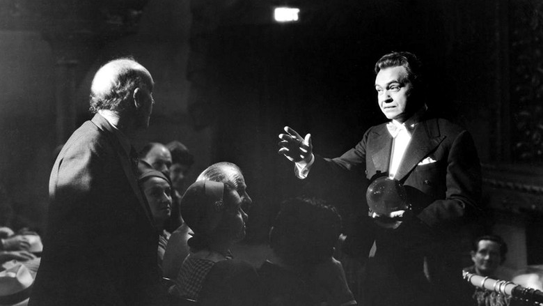 кадр из фильма У ночи тысячи глаз