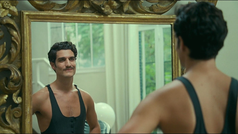 кадр из фильма Сен-Лоран. Стиль – это я