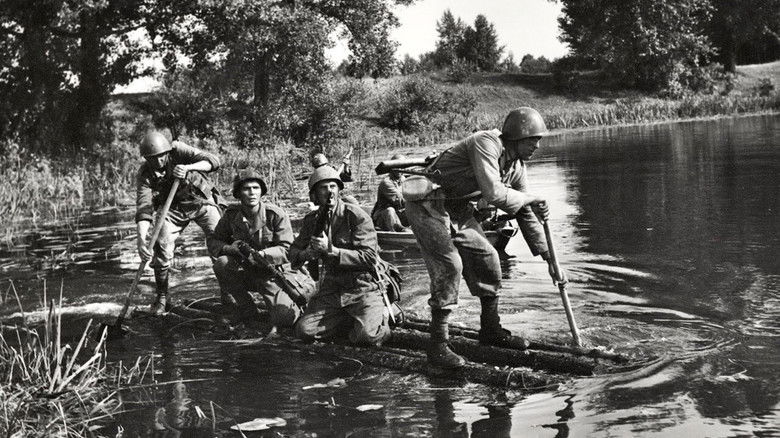 кадр из фильма Они шли на восток