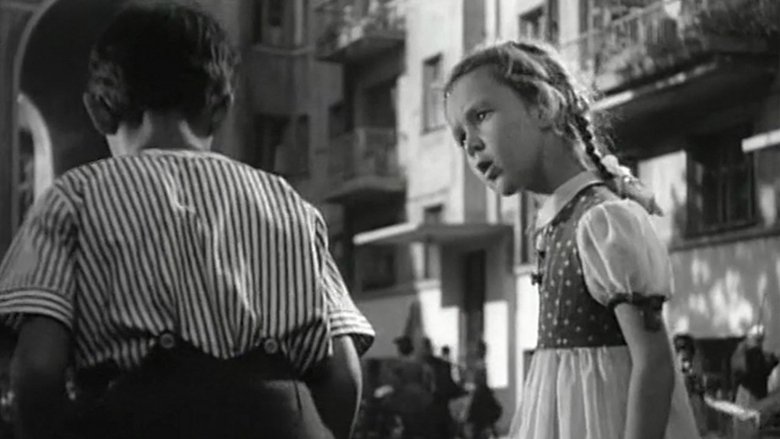 кадр из фильма Первоклассница