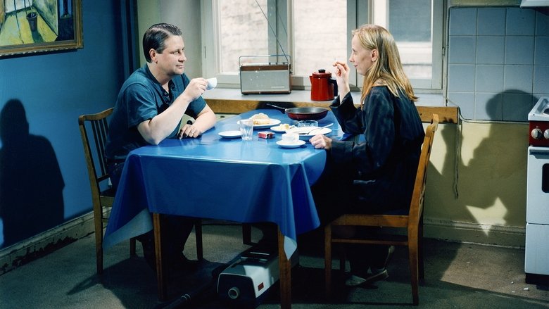 кадр из фильма Вдаль уплывают облака