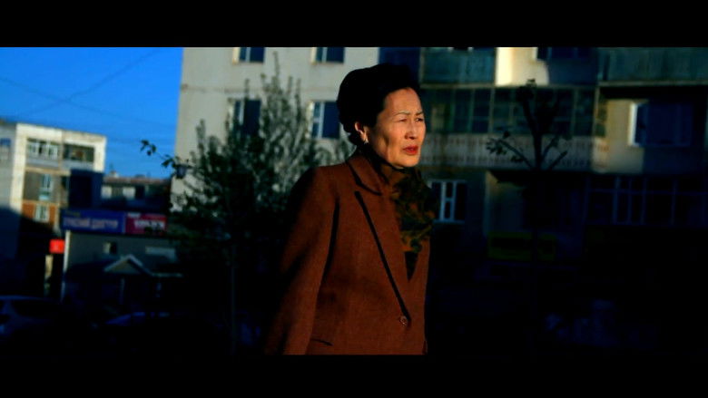 кадр из фильма Ханхүү нь аль нь вэ?