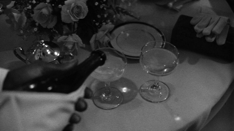 кадр из фильма Умереть заново