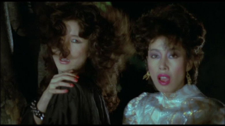 кадр из фильма 안개는 女子처럼 속삭인다