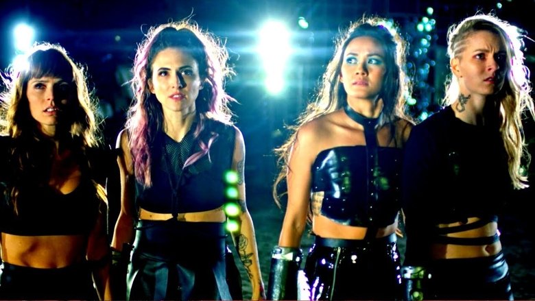 кадр из фильма Выжившая: Кровь и металл