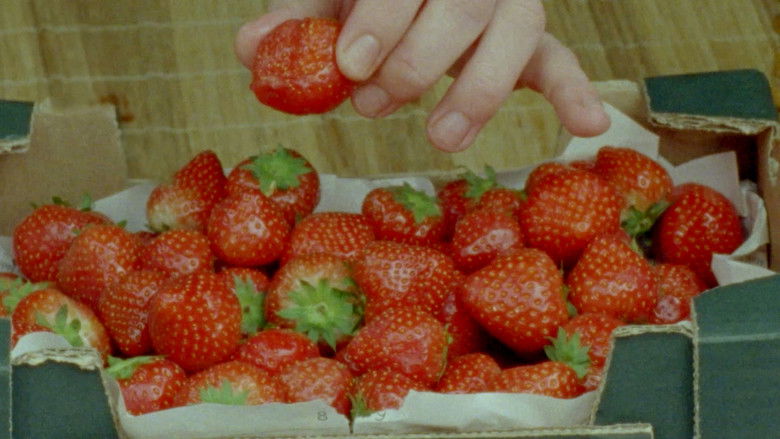 кадр из фильма Strawberries