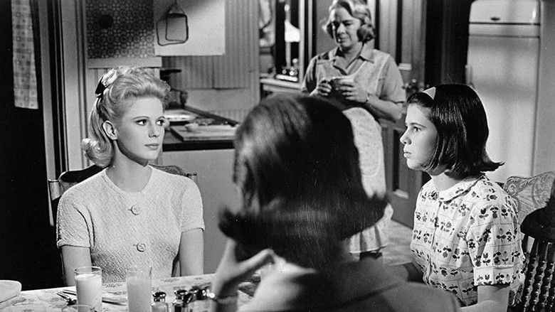 кадр из фильма Bus Riley's Back in Town