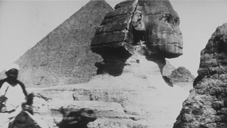 кадр из фильма Les pyramides (vue générale)