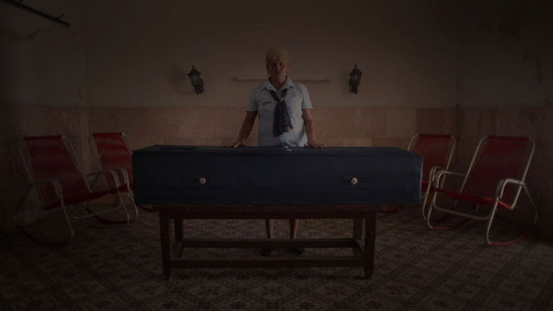 кадр из фильма Servicio necrológico para usted