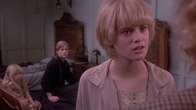 кадр из фильма Цветы на чердаке