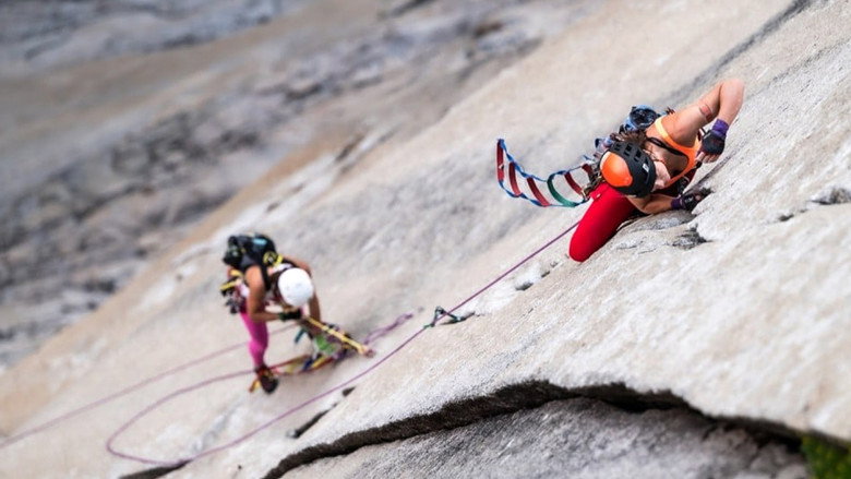 кадр из фильма The Queen Swing