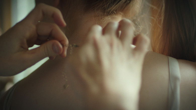 кадр из фильма Moonglow