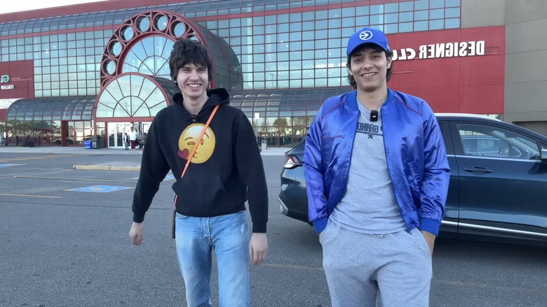 кадр из фильма The Mall of Mystery