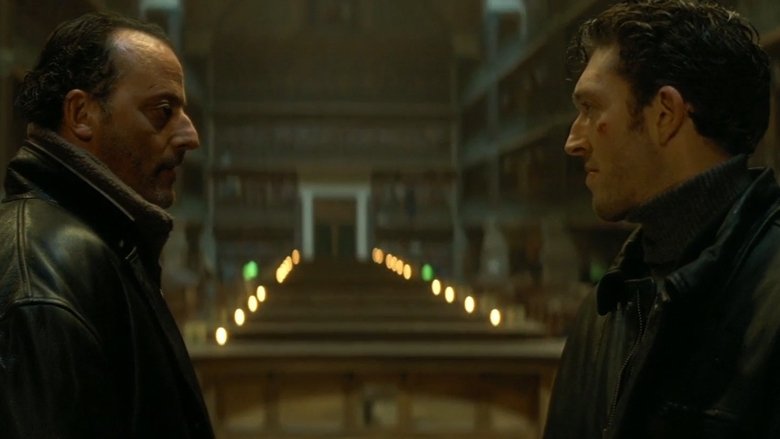 кадр из фильма Багровые реки