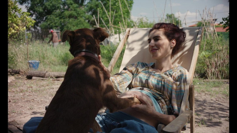 кадр из фильма Глухая