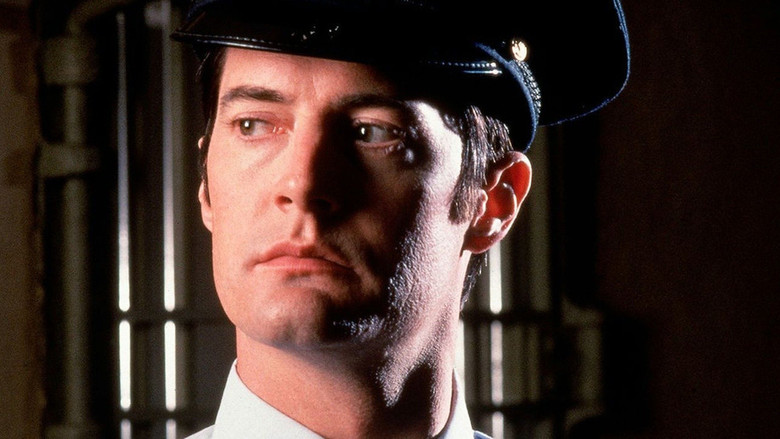 кадр из фильма Спиной к стене