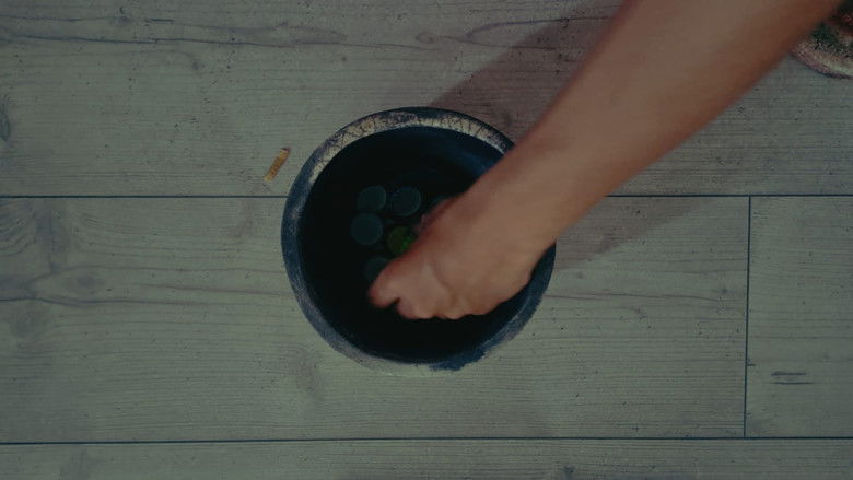 кадр из фильма i love bottle caps