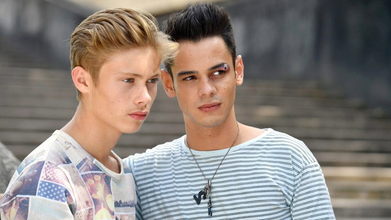 кадр из фильма Поцелуи украдкой