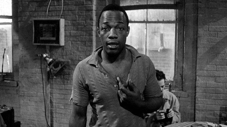 кадр из фильма Связной