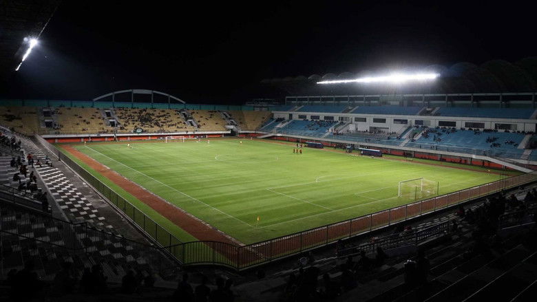 кадр из фильма Can't Stop Falling in Love